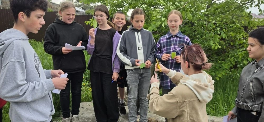 Юные экологи в действии: как "Друзья Анюйского парка" и "Зеленая лаборатория" отметили День эколога
