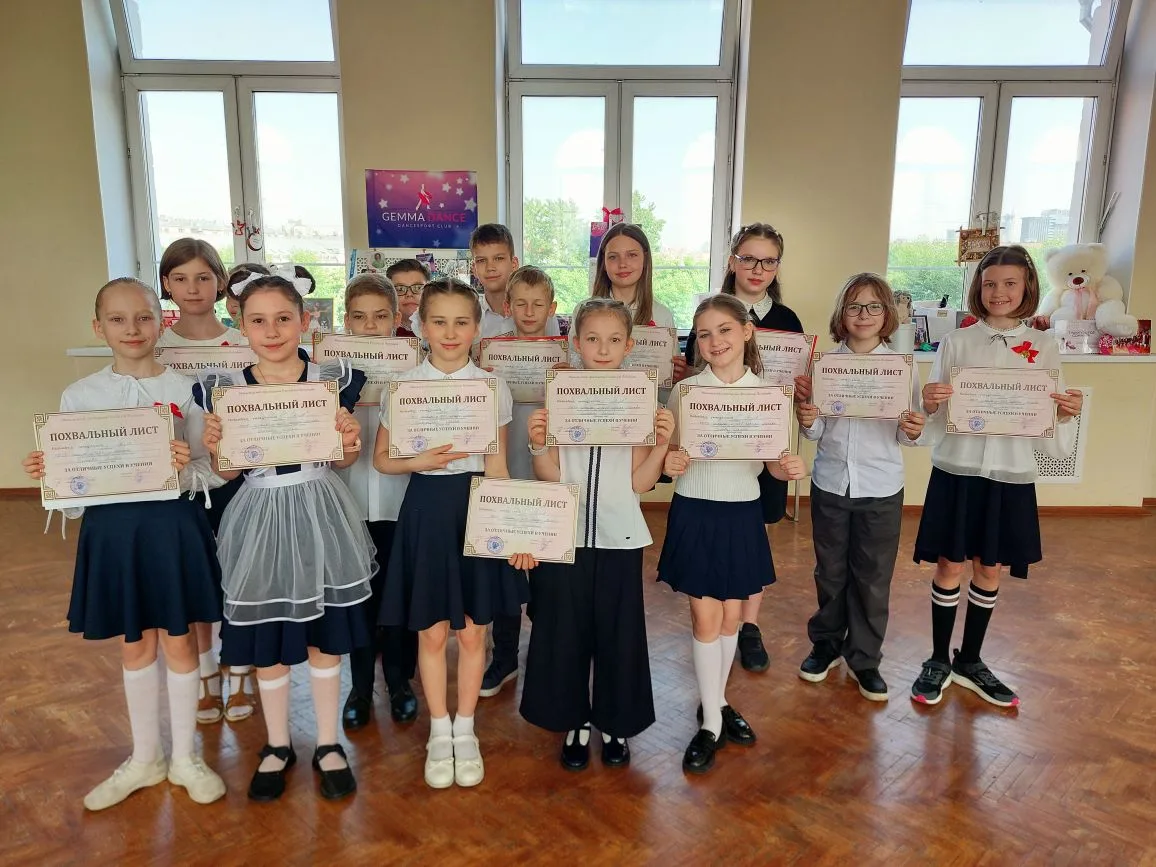 ТОРЖЕСТВЕННАЯ ЛИНЕЙКА ДЛЯ 4 И 6 КЛАССОВ  🎓 Сегодня на Павловской 8Ак1 прошла торжественная линейка, 