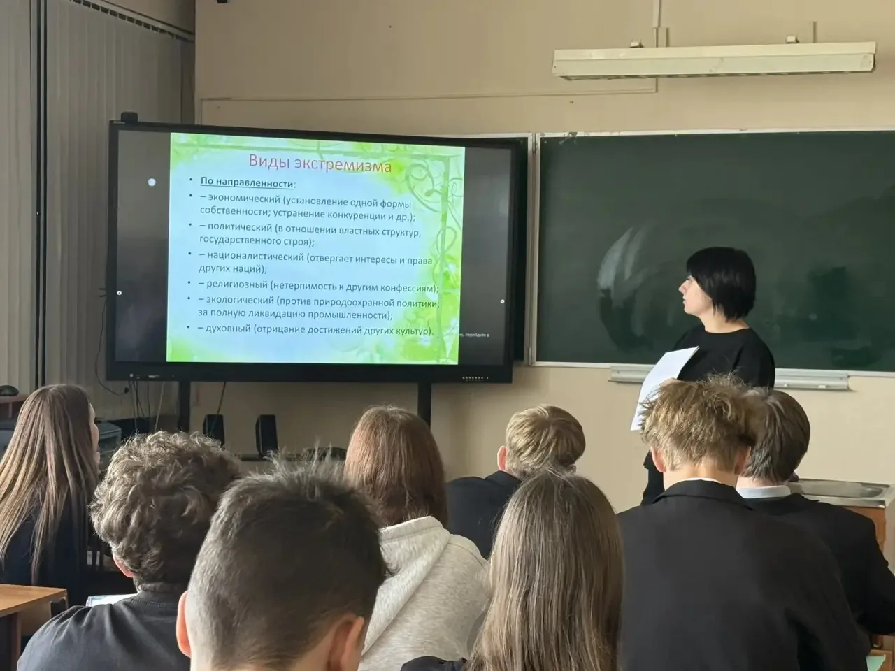 Сегодня в рамках Недели Профилактики состоялась беседа в 8 классах на тему «Экстремизм, терроризм и 