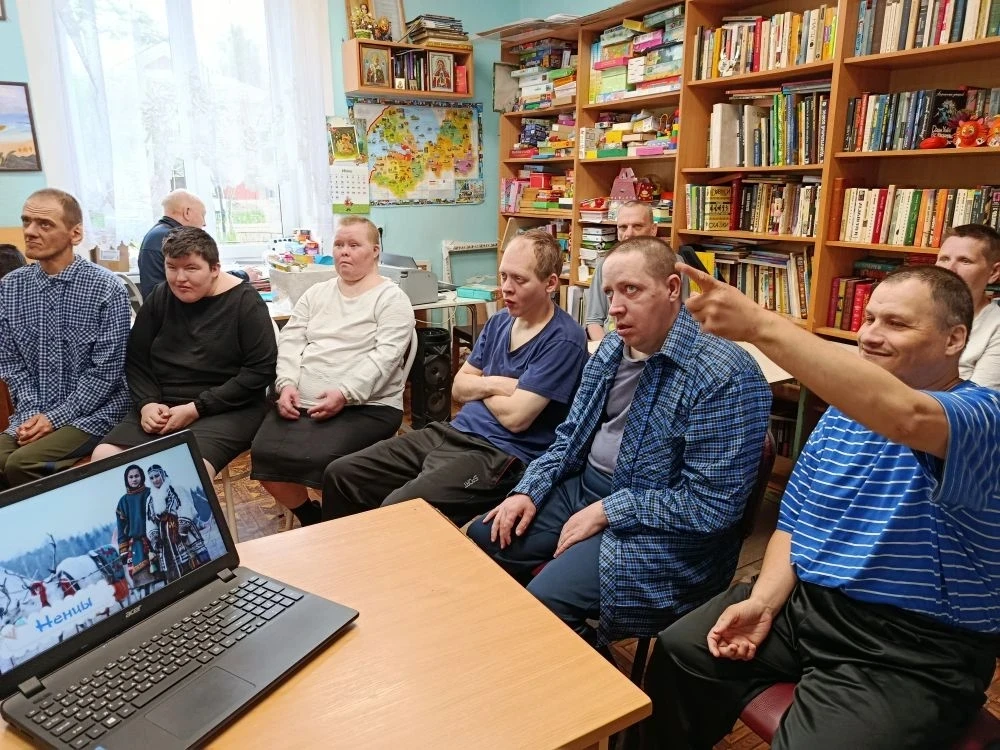 Ко Дню России для получателей социальных услуг в нашем учреждении проходили тематические беседы на т