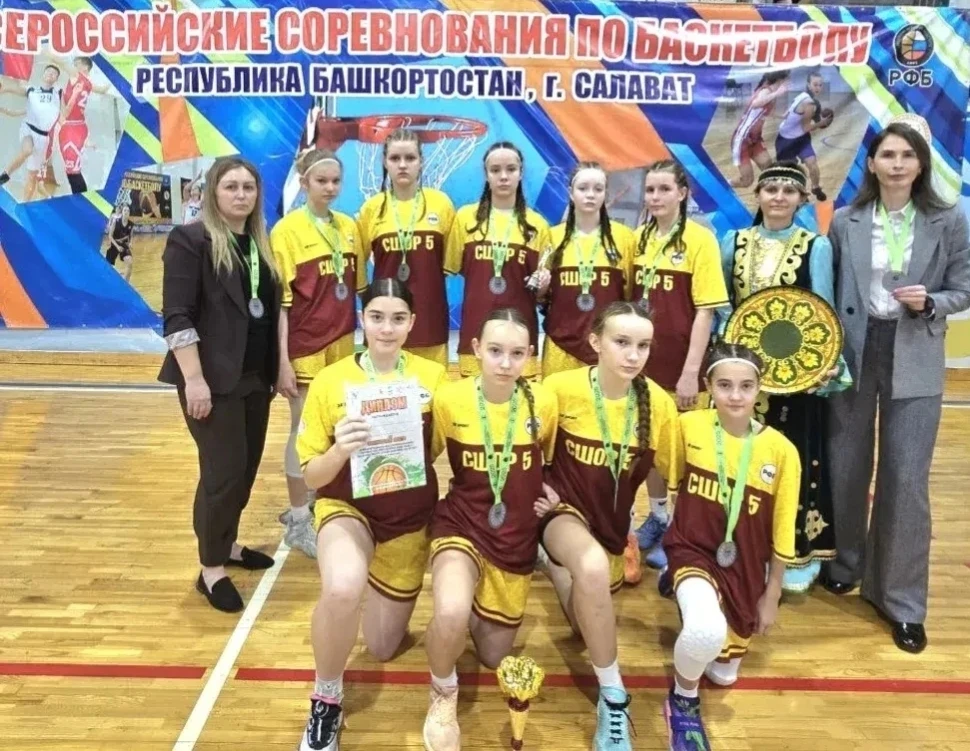 Обучающиеся 7 «С» класса МАОУ «Школа Экодолье " 🏀Липунцова Софья🥈 🏀Кузина Юлия🥈 🏀Ленина Ульяна🥈 🏀Бой