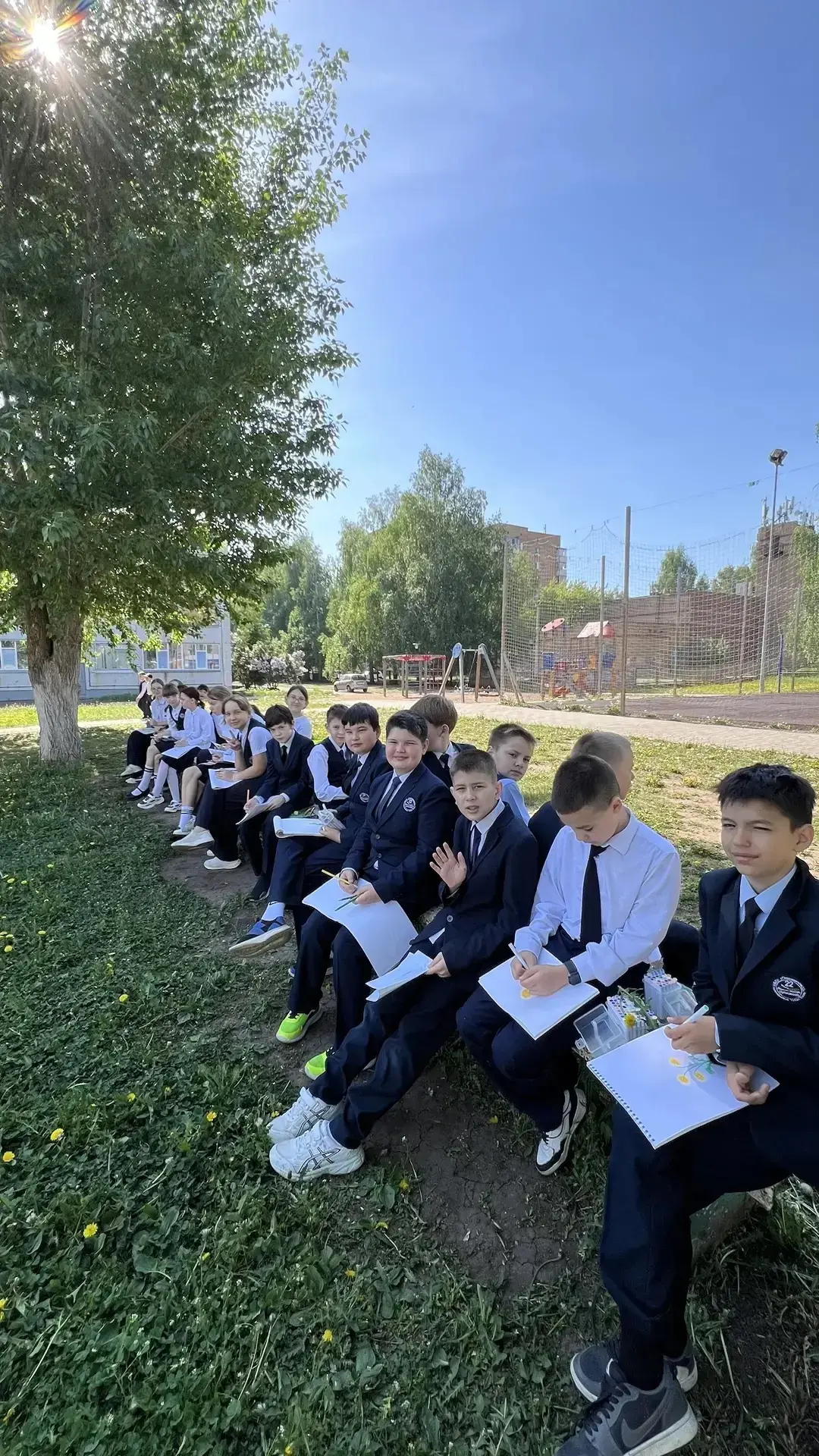 Летний пленэр у 5 г класса прошёл под девизом «Одуванчиковое настроение». ☀️🌼