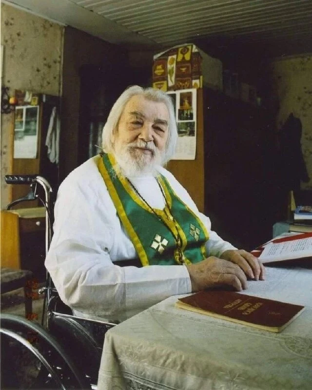 Не бросай молитвы, когда враг нагоняет на тебя бесчувствие. Кто принуждает себя к молит...