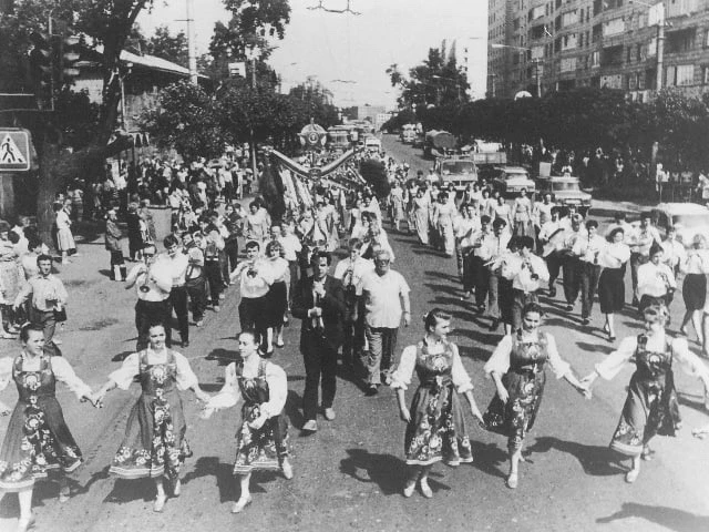 День города Кирова 1991 года. Помните ли вы то время? 

Фото: Ю.Шишкина/ ЦГАКО