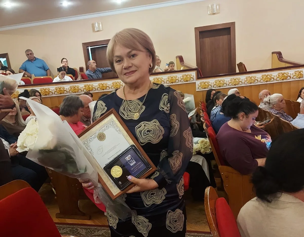 Шесть супружеских пар Затеречного района наградили медалями "За любовь и верность".