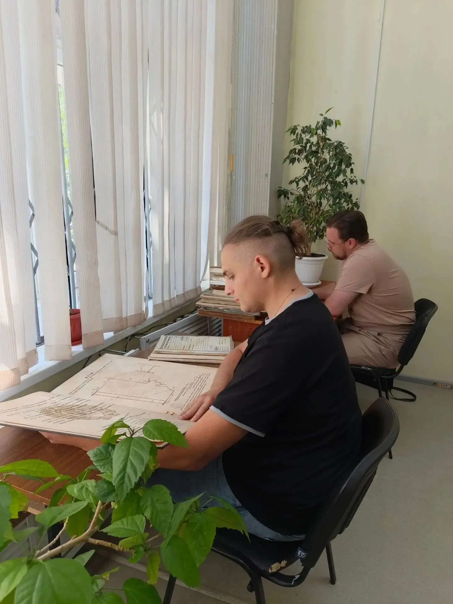 Читальный зал Центра хранения архивных документов посетили аспиранты Таганрогского инст...