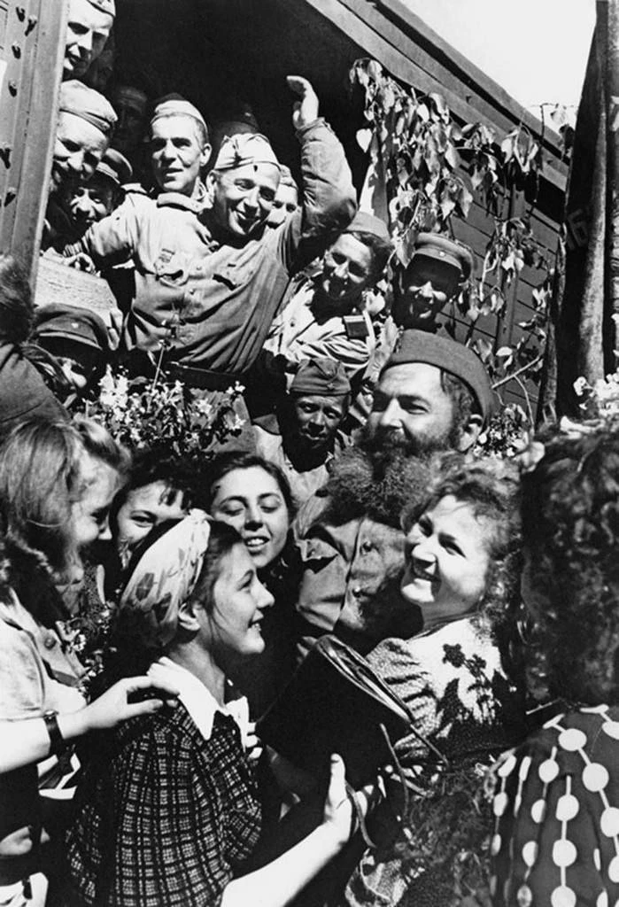 9 Мая — день, когда тишина говорит громче выстрелов.