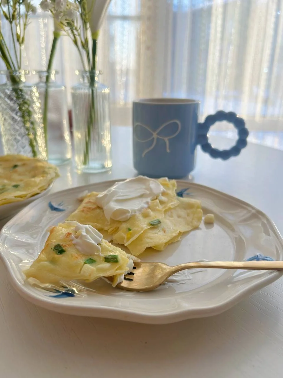 Доброе утро, мои хорошие ❤️  Блинчики с припёком из яйца и зеленого лука   Ну я в восторге. Это безу