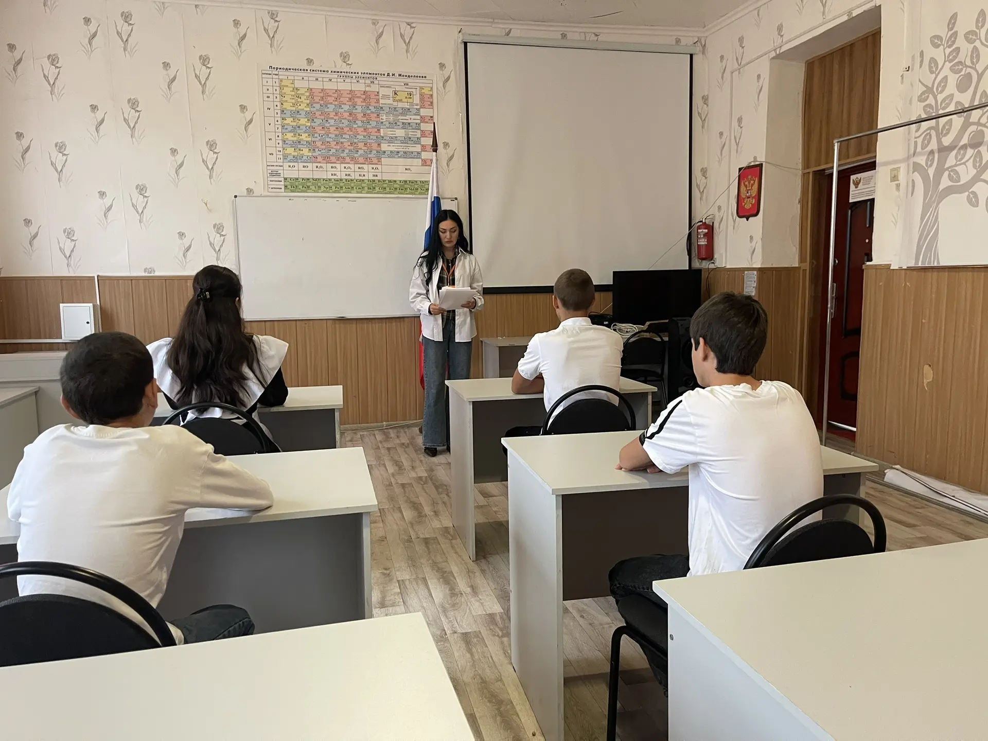 После линейки все разошлись по кабинетам на «Разговоры о важном». В этом году нас ждёт ...