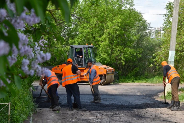 Стало известно, в каких дворах Твери скоро уложат новый асфальт  Во всех районах Твери ремонтируют п
