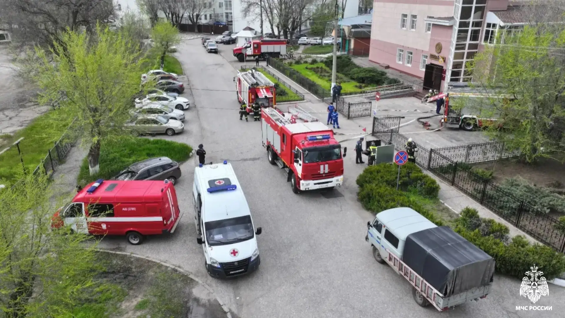 🚒 Элисте провели пожарно-тактические учения в здании министерства финансов  🔹Согласно замыслу, в рез