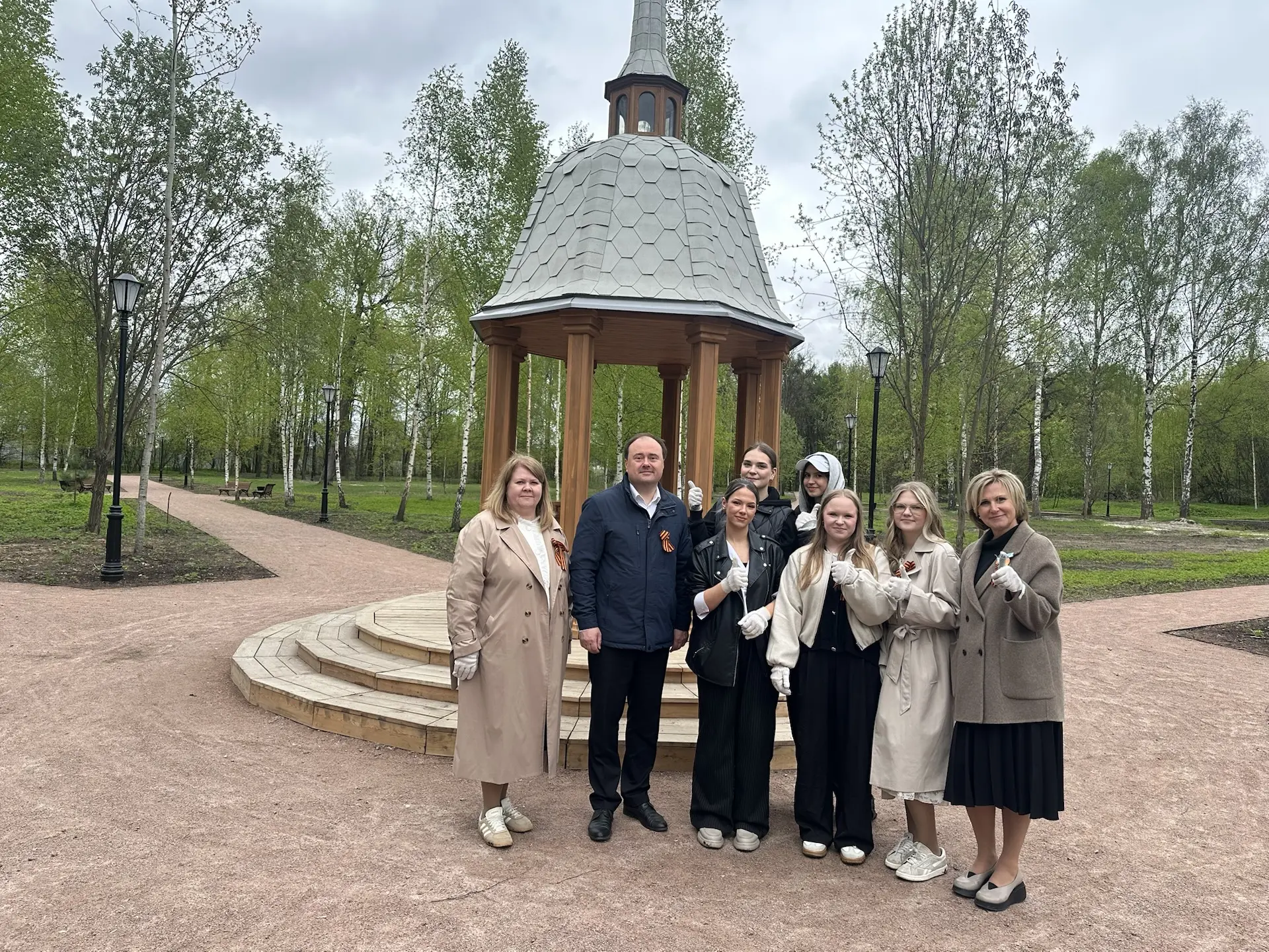 🌳Наш образовательный комплекс принял участие в посадке деревьев в Петропавловском парке🌿