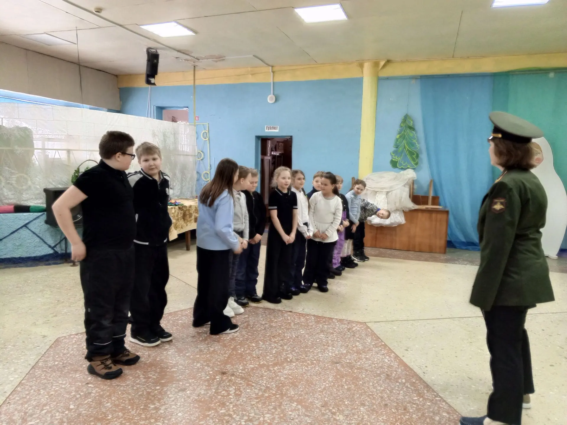 Сегодня в нашем ДК состоялось захватывающее военно-патриотическое мероприятие для учени...