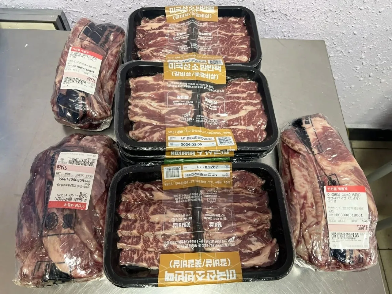🥩Восемь килограммов сырого мяса обнаружили в багаже туриста на Сахалине  Сахалинские таможенники зад