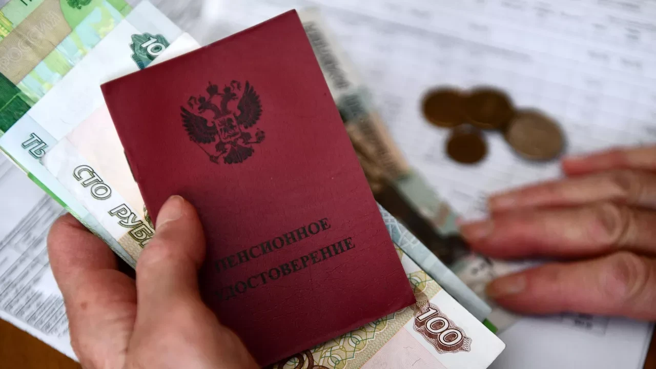 ВЫПЛАТЫ | ВОЕННЫЕ ПЕНСИИ В РОССИИ ПЛАНИРУЮТ ПРОИНДЕКСИРОВАТЬ С 1 ОКТЯБРЯ

Военные пенсии в России пл