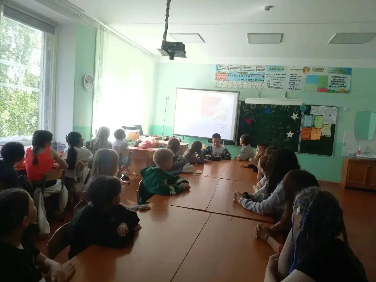 Сегодняшний день начался с прекрасного солнечного утра, которое подарило всем отличное настроение!
З