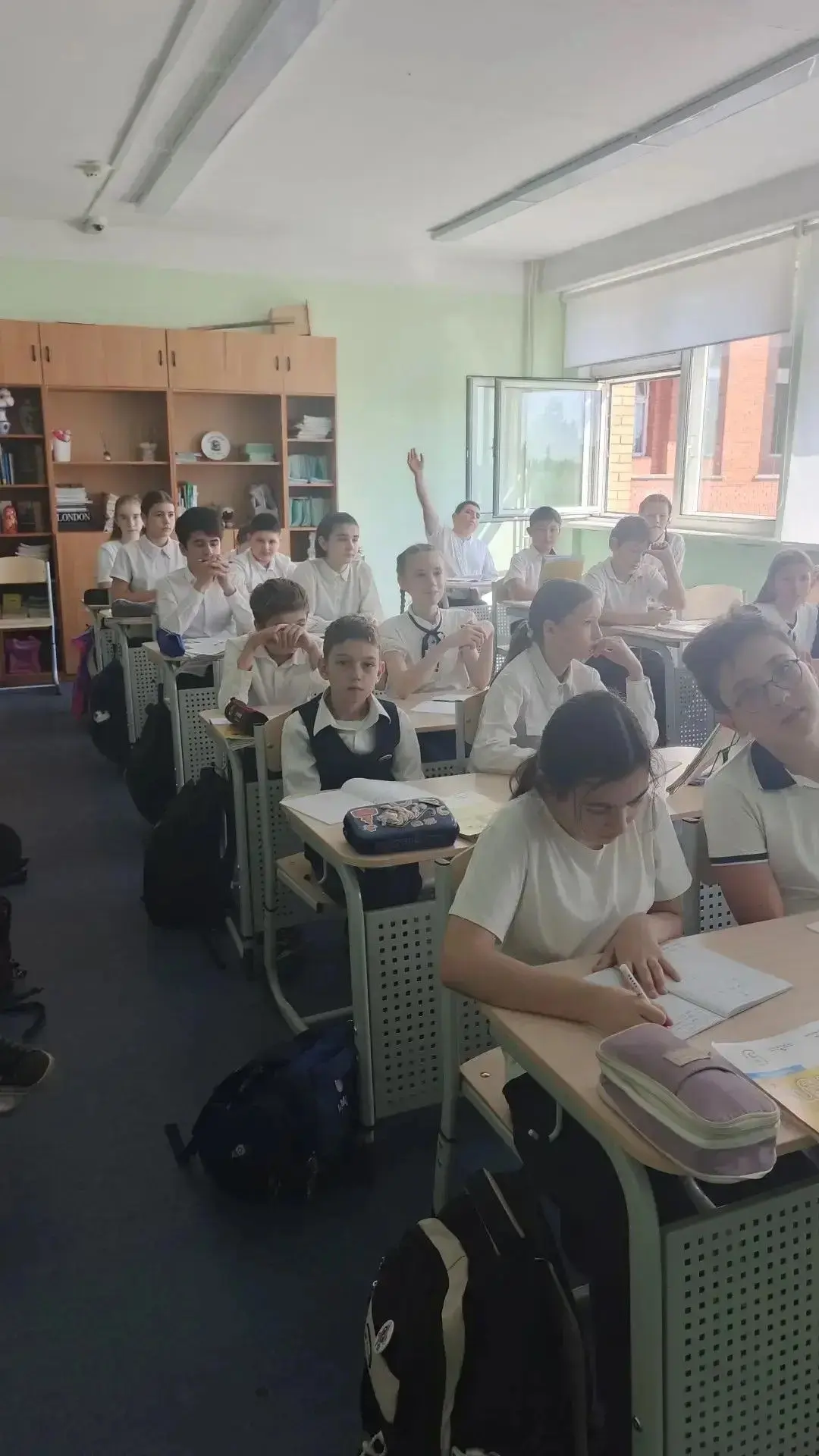 Открытый урок по английскому языку прошел в 5 «В» классе по теме «Food (Еда)». Обучающиеся не только