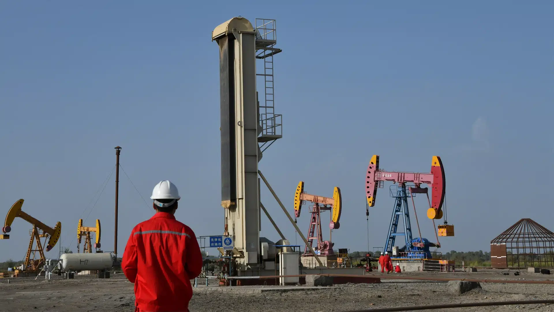 Китай наращивает добычу сланцевой нефти  Добыча нефти на сланцевом месторождении Цзиян, оператором к