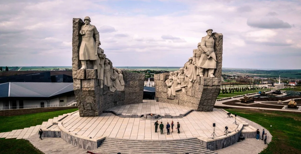 Фестиваль, который планировали на «Самбекских высотах», закончился бомбежкой украинског...