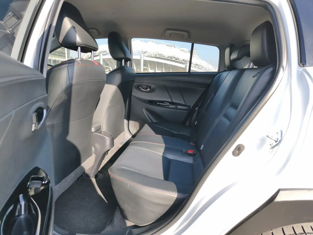 TOYOTA YARIS L ZHIXUAN X за 1.370 млн!  • 2022/02 • 1.5 л. бензин / 112л.с / CVT • пробег - 33 300 к