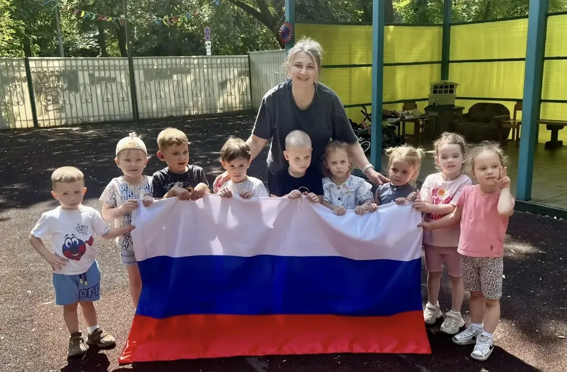 День России в дошкольных отделениях 🇷🇺❤️

Наши самые юные граждане отметили День России. Вместе с 