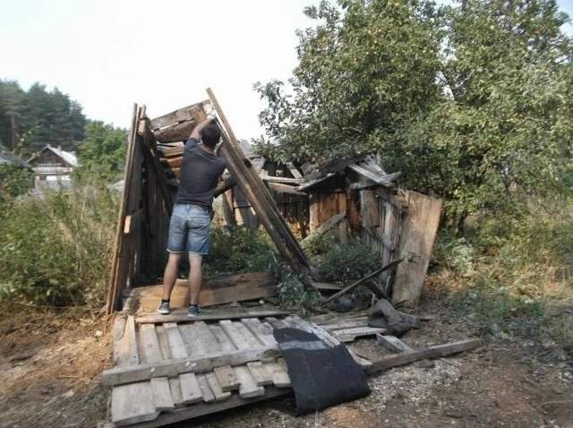 Требуются подсобные рабочие разбираем сарай анинский рн артюшева ... Можем приехать заб...
