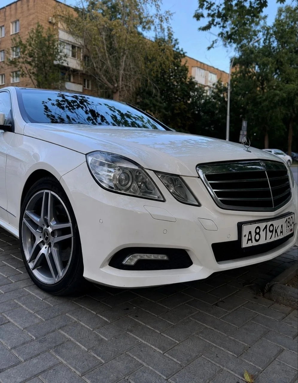 Mercedes Benz E350
4matic W212

272 л.с.
2011 г.в.
3.5 л АКПП
Полный привод

2 хозяина
Дилерский авт