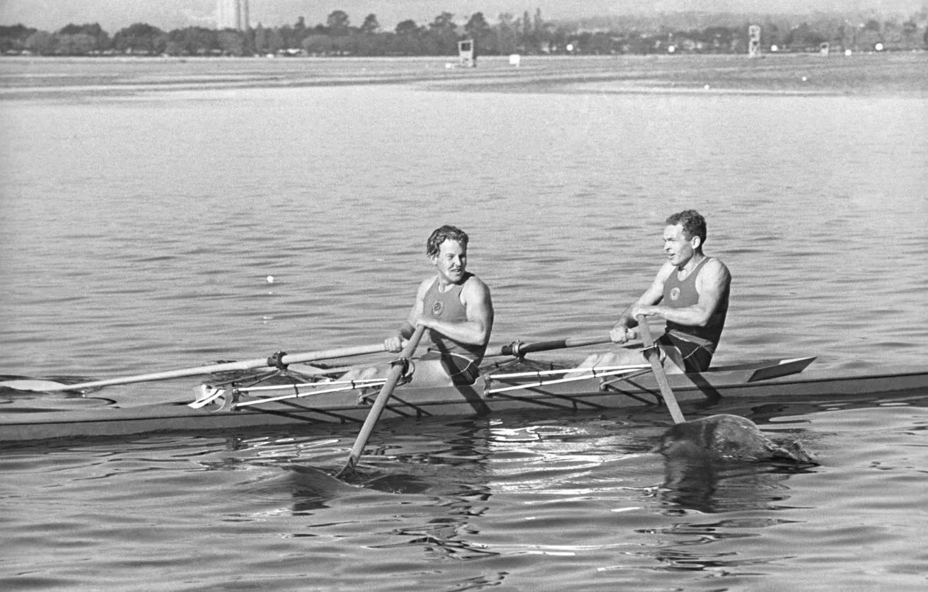 Юрий Тюкалов: первый советский олимпийский чемпион  В 12 лет он дежурил на мостовых Ленинграда после