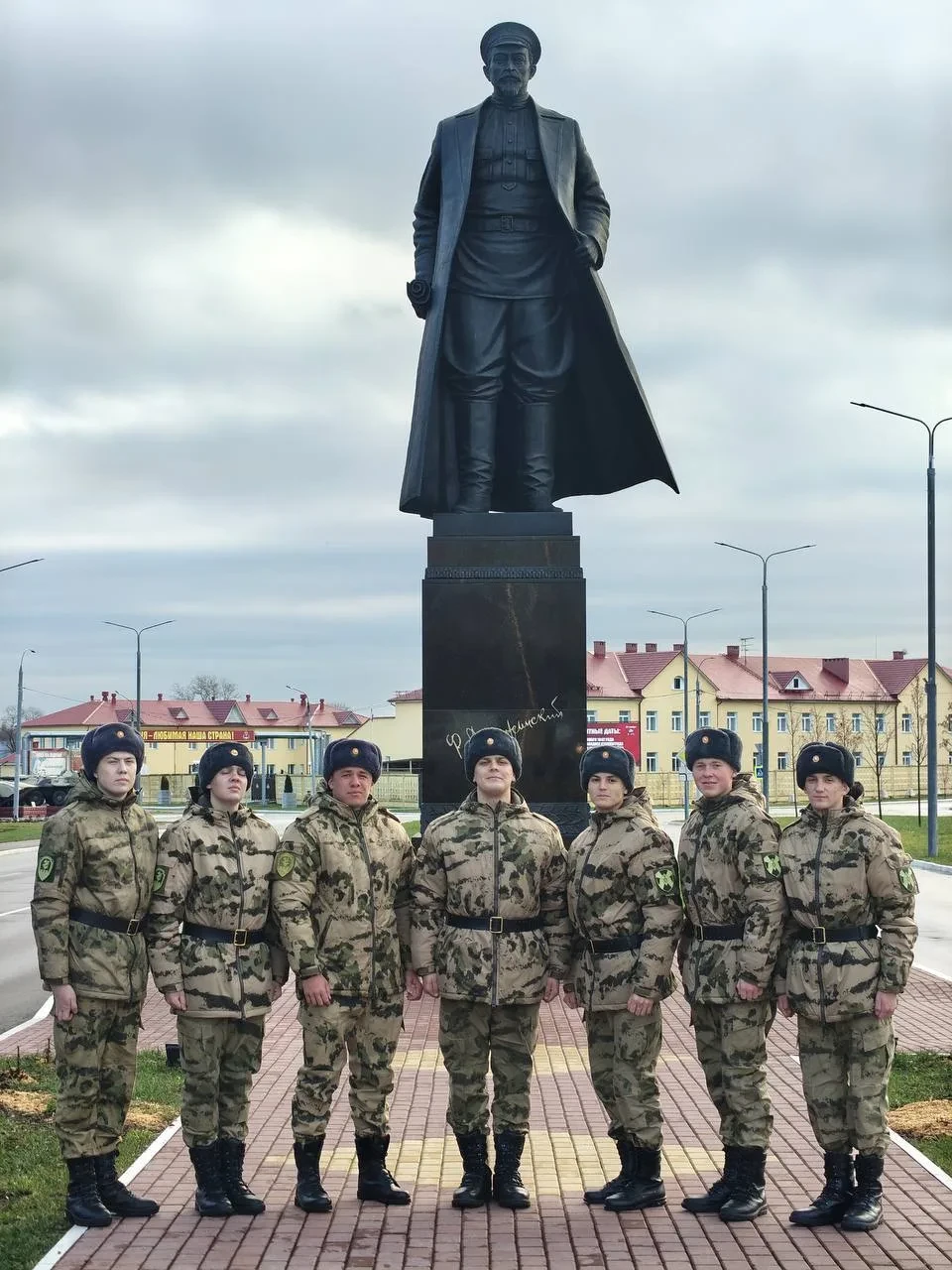 Макан официально ушёл в армию — появились первые фото рэпера на службе.  Он отправился служить в отд