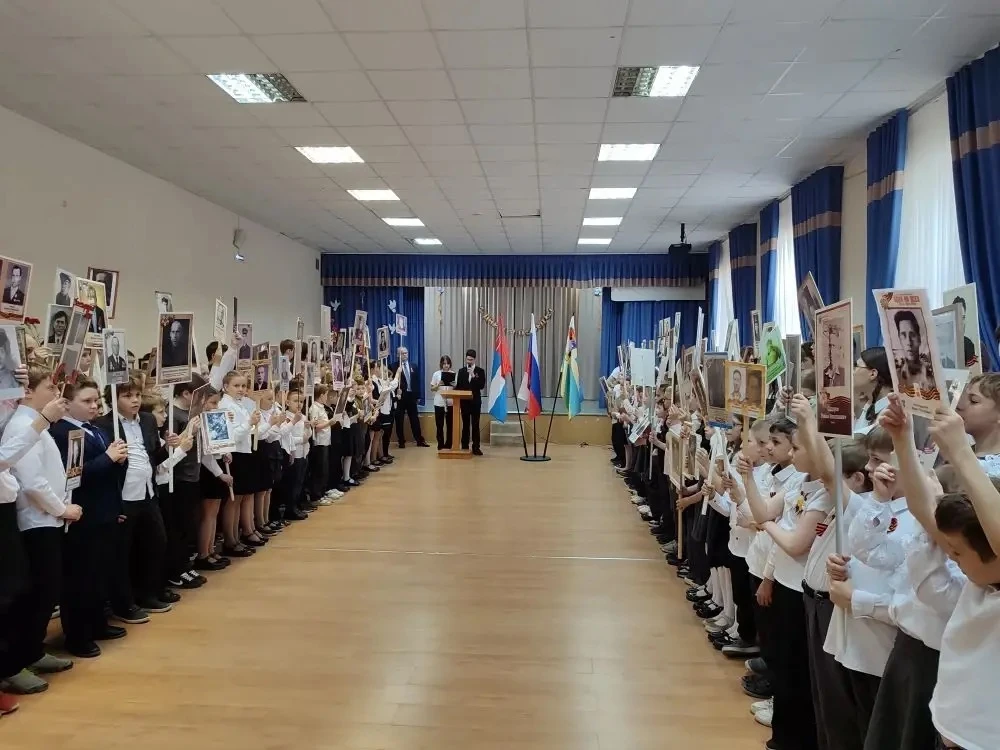 🎗️Бессмертный полк"🎗️  Сегодня ученики собрались, чтобы почтить память героев, которые отдали свои ж