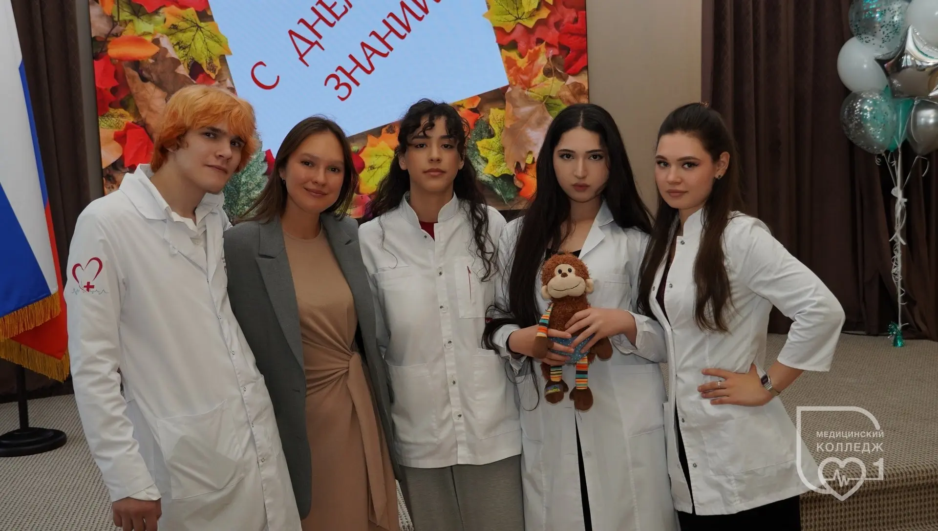 Друзья, мы собираем общий фотоальбом, посвящённый Дню белого халата! 🤍