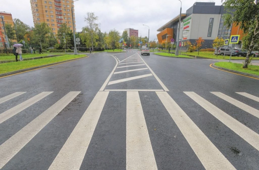 🛣 НА ДОРОГИ РАЙОНА НАНЕСЛИ ПОСЛЕДНИЕ ШТРИХИ