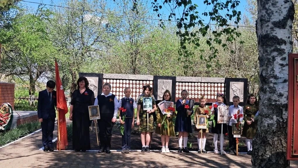 8 мая, накануне Дня Победы, обучающиеся, педагоги, родители   приняли участие в митинге, посвященном