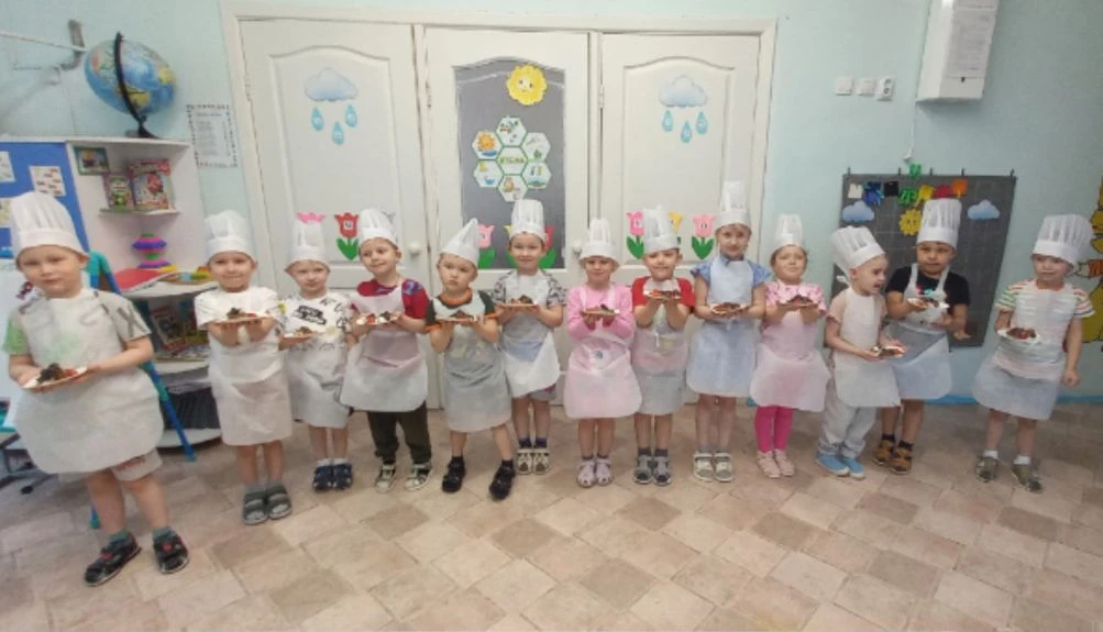Сегодня в группе "Колокольчики" царила атмосфера настоящего кулинарного праздника! Мама нашего воспи