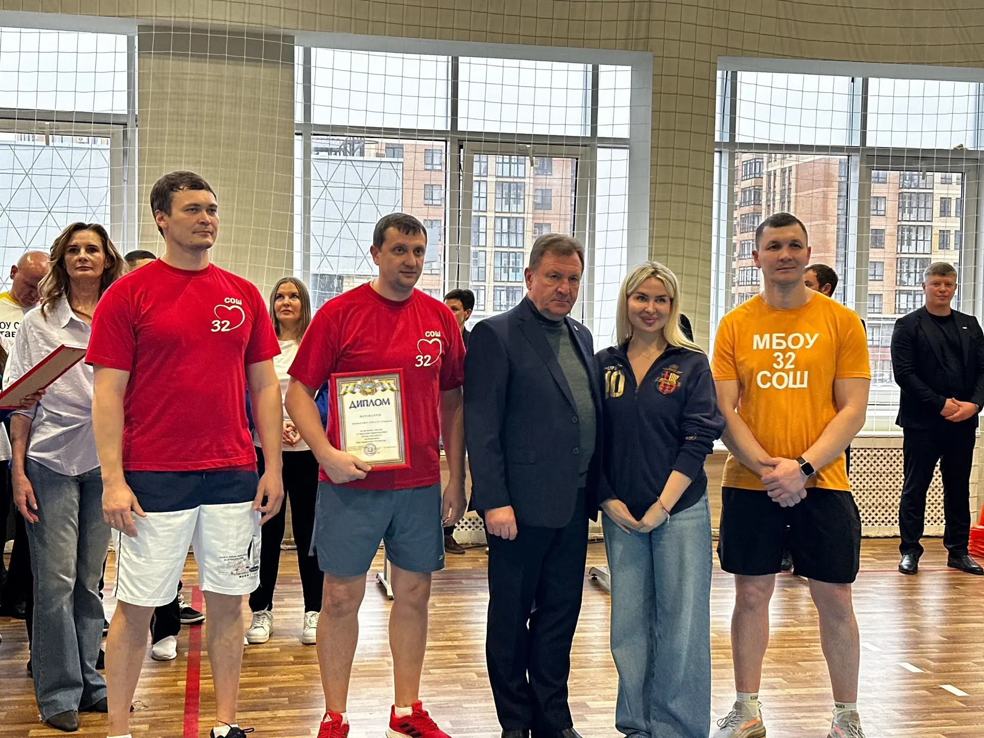 ОТЦЫ-МОЛОДЦЫ

🏀Было шумно, весело и интересно, ведь отцы наших учеников защищали честь школы в горо
