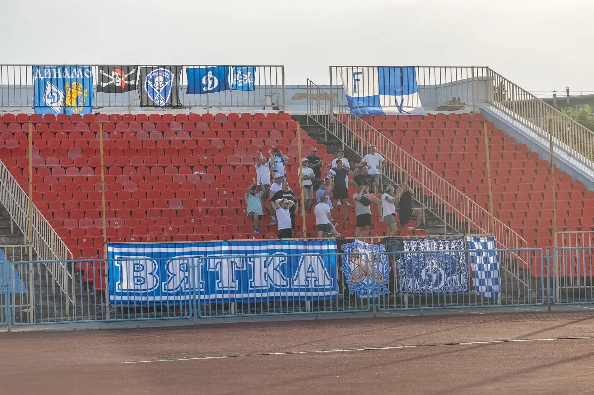 Фанаты кировского "Динамо" на выезде в Саратове.