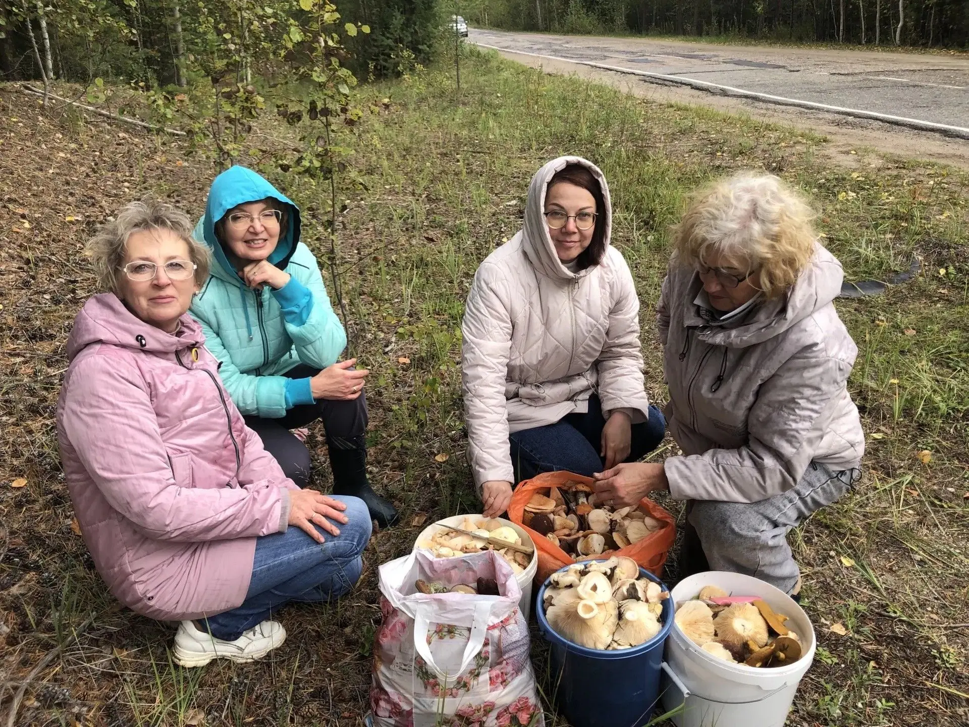 Рабочая неделя позади, и можно сходить за грибами! Сотрудники нашего Управляющего центр...