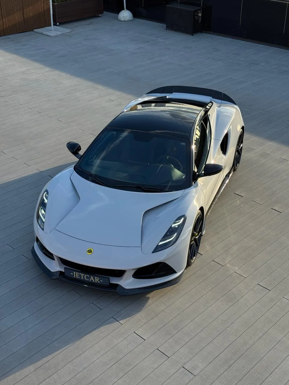 Lotus Emira — это чистое воплощение инженерного искусства и водительских эмоций, где лёгкость констр