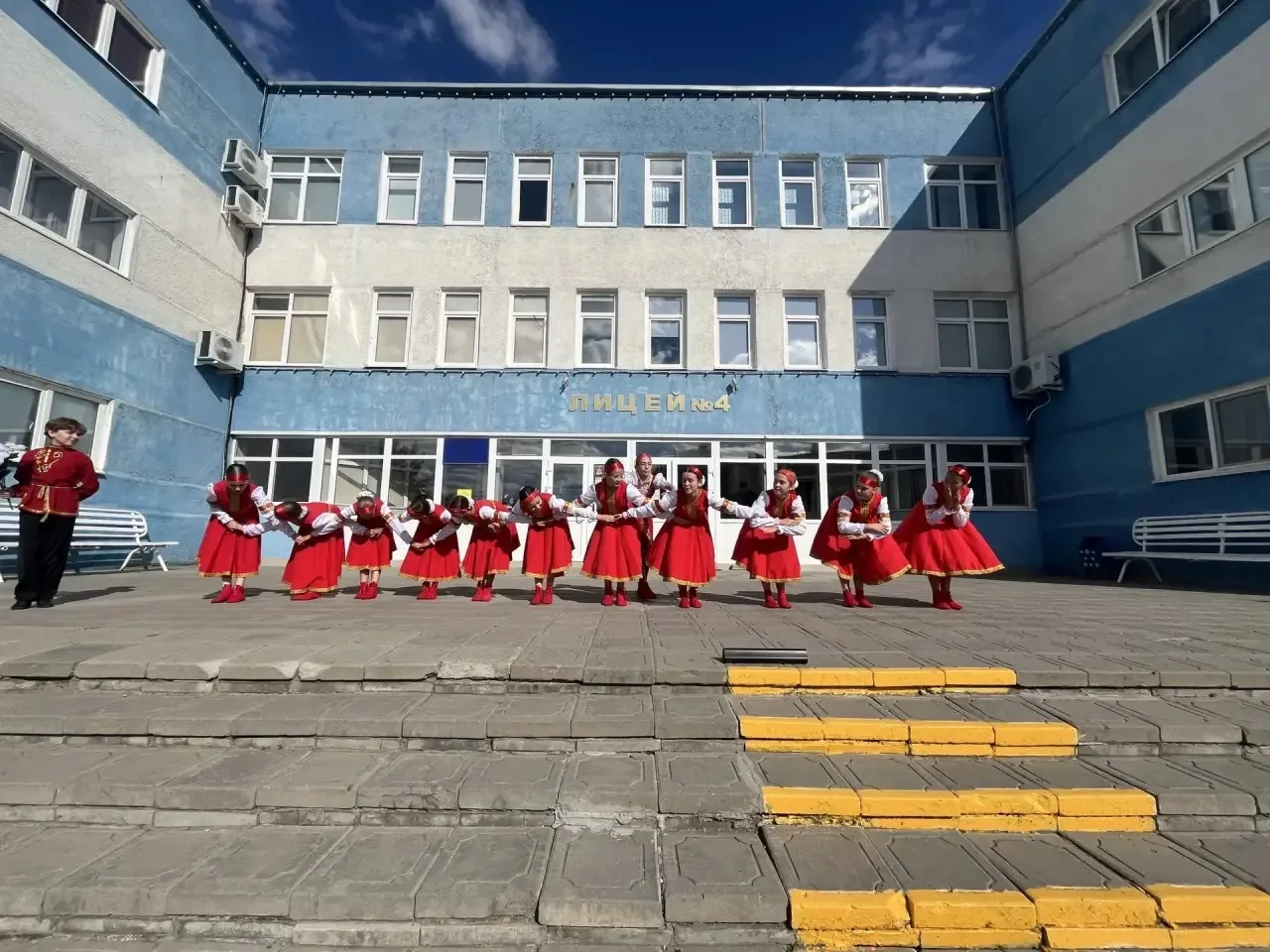 В честь дня города наш лицей решил не просто смотреть праздничную программу со стороны,...