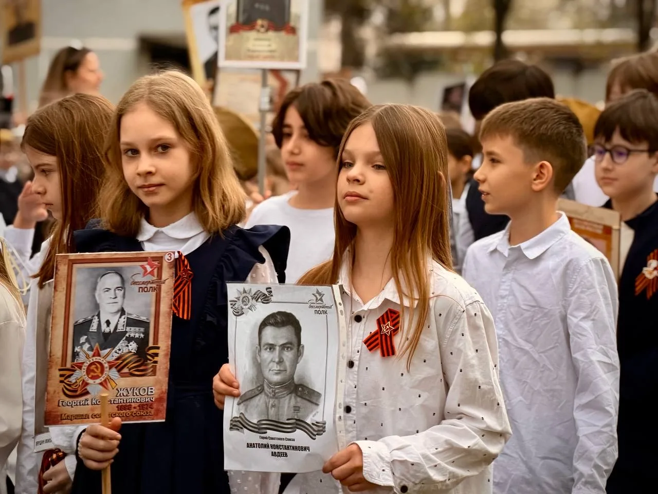 🌟 От дел настоящих к подвигам прошлого   Время помнить — время гордиться героями Великой Победы!  🏫 