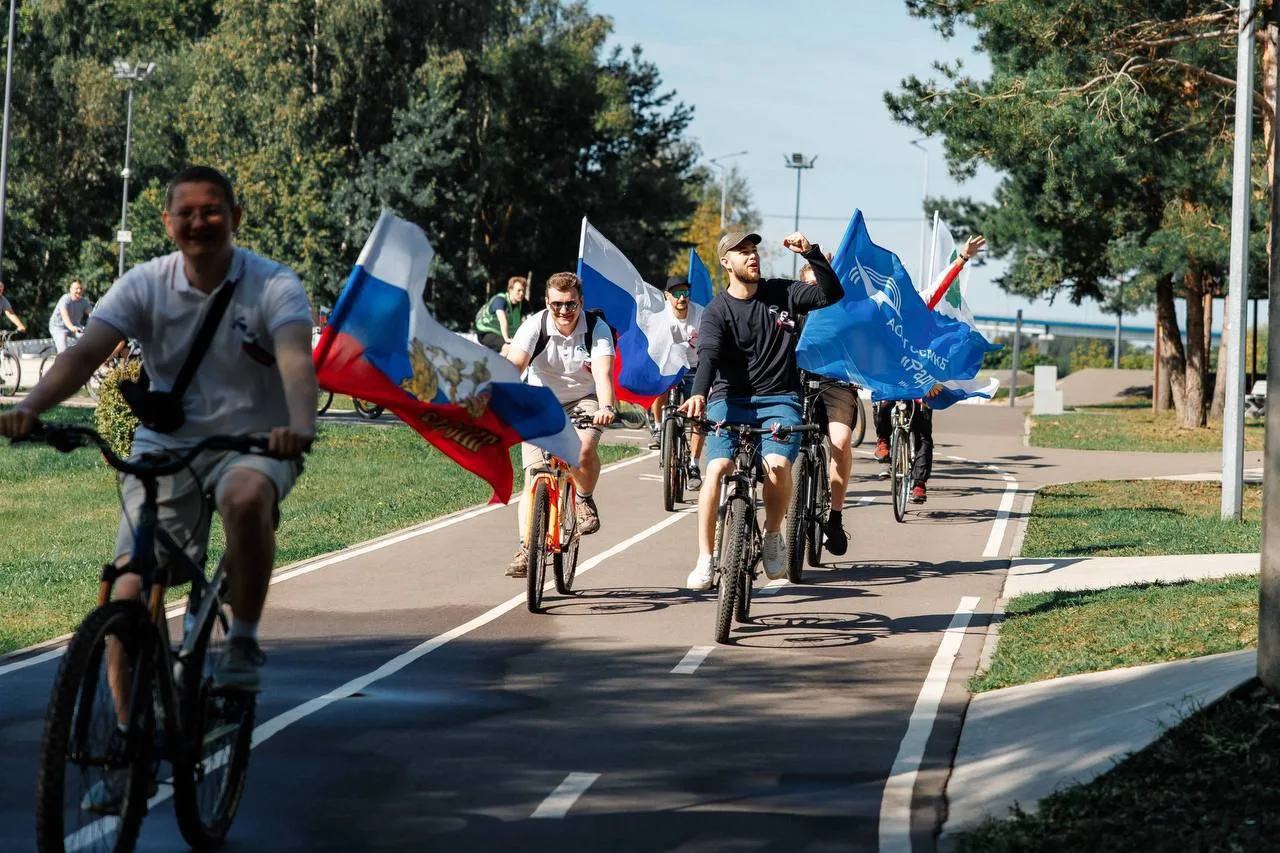 🇷🇺 Сегодня в Дубне прошёл патриотический велопробег, приуроченный ко Дню Государствен...