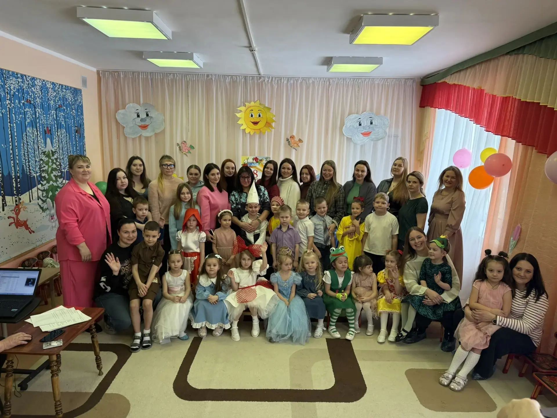 Вот опять наступила весна💐🌷💐  Снова праздник она принесла. Праздник радостный,светлы...