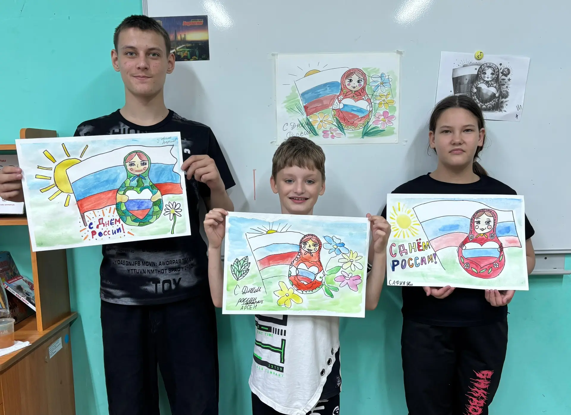 🇷🇺🎨 В преддверии Дня России наши воспитанники приняли участие в творческом занятии по изобразител