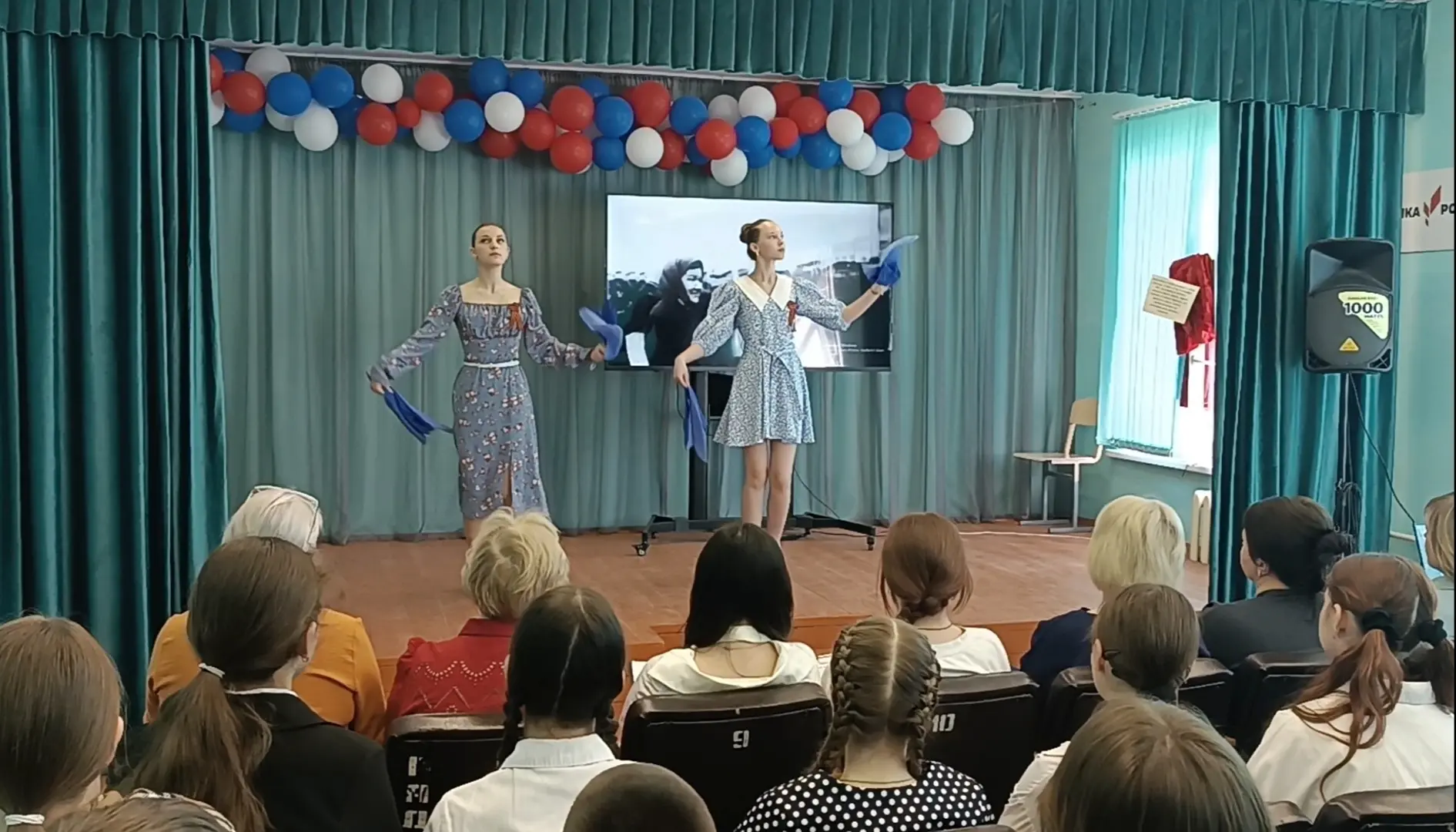 8 мая в актовом зале нашей школы в рамках акции «Классика Победы» прошло военно-патриот...