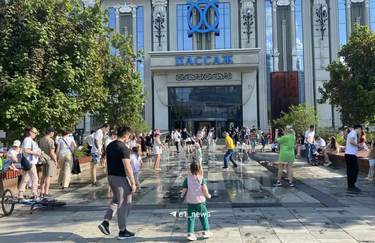 Сейчас бы беззаботно в фонтане брызгаться, а не вот это вот всё 🥹  Ставьте 🔥, если бы тоже хотели та