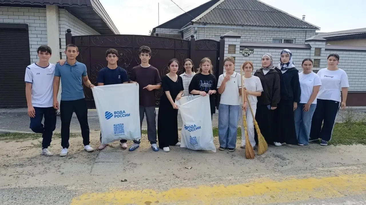 🌿 4 сентября учащиеся и учителя лицея приняли участие в районном субботнике по уборке,...