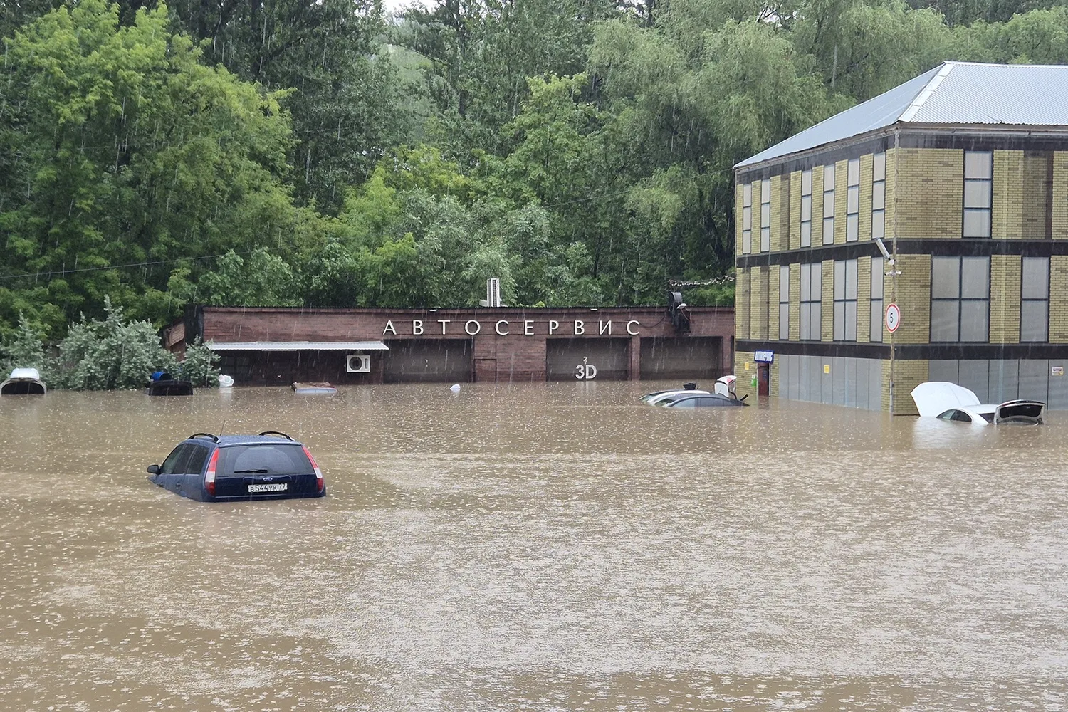 💧 До 13 литров воды на метр площади может выпасть сегодня в Москве во второй половине дня

Синоптик
