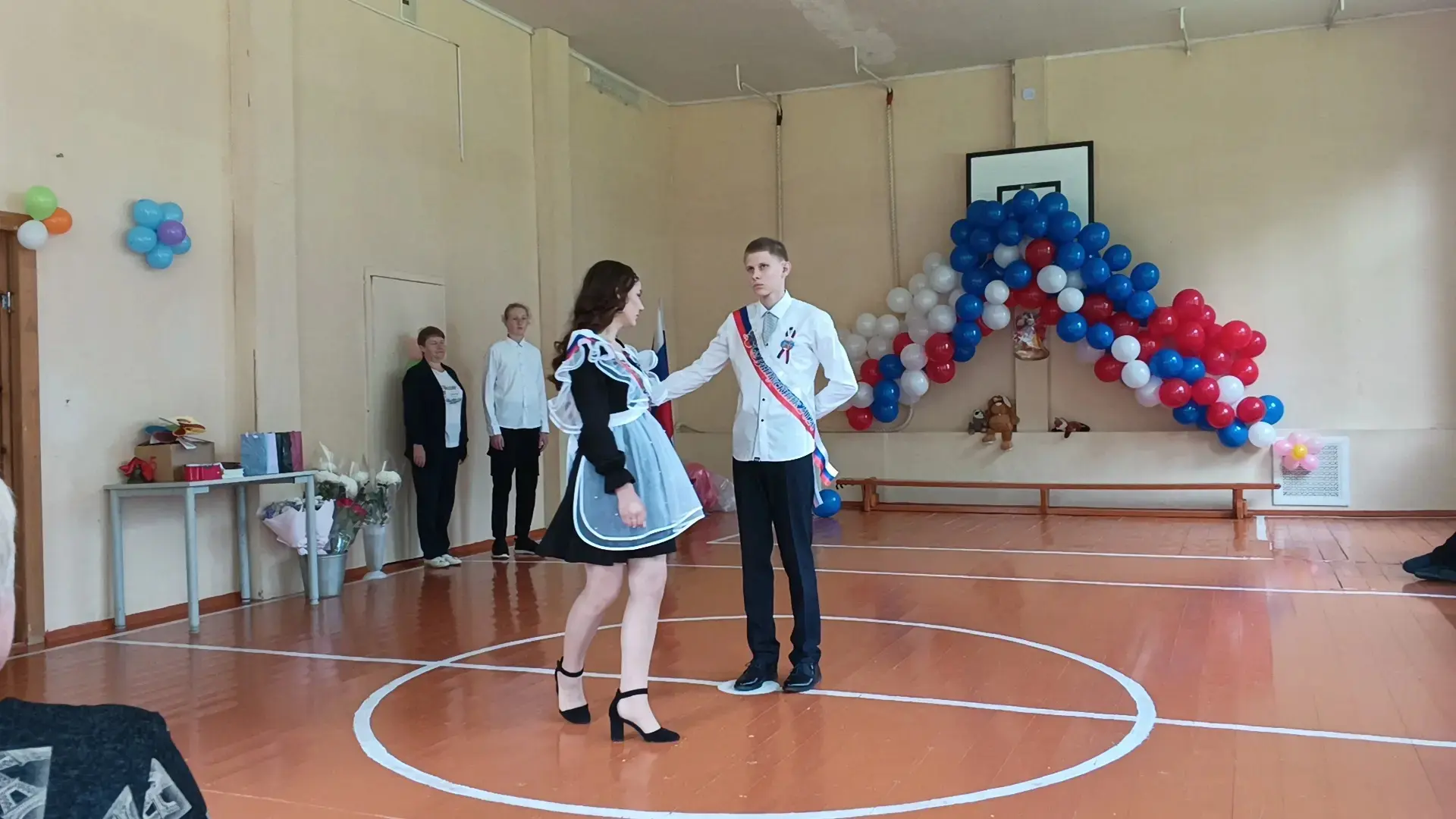 26 мая в нашей школе прошла праздничная линейка, посвящённая Последнему звонку. Последн...