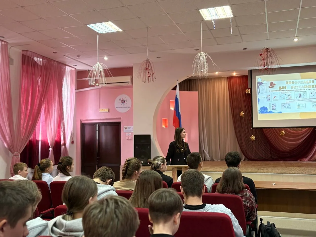 ✨ ИТОГИ ГОДА: КОМАНДА «ВЗЛЕТНАЯ ПОЛОСА» НА ВЫСОТЕ!  В нашей школе прошла итоговая конференция ученич