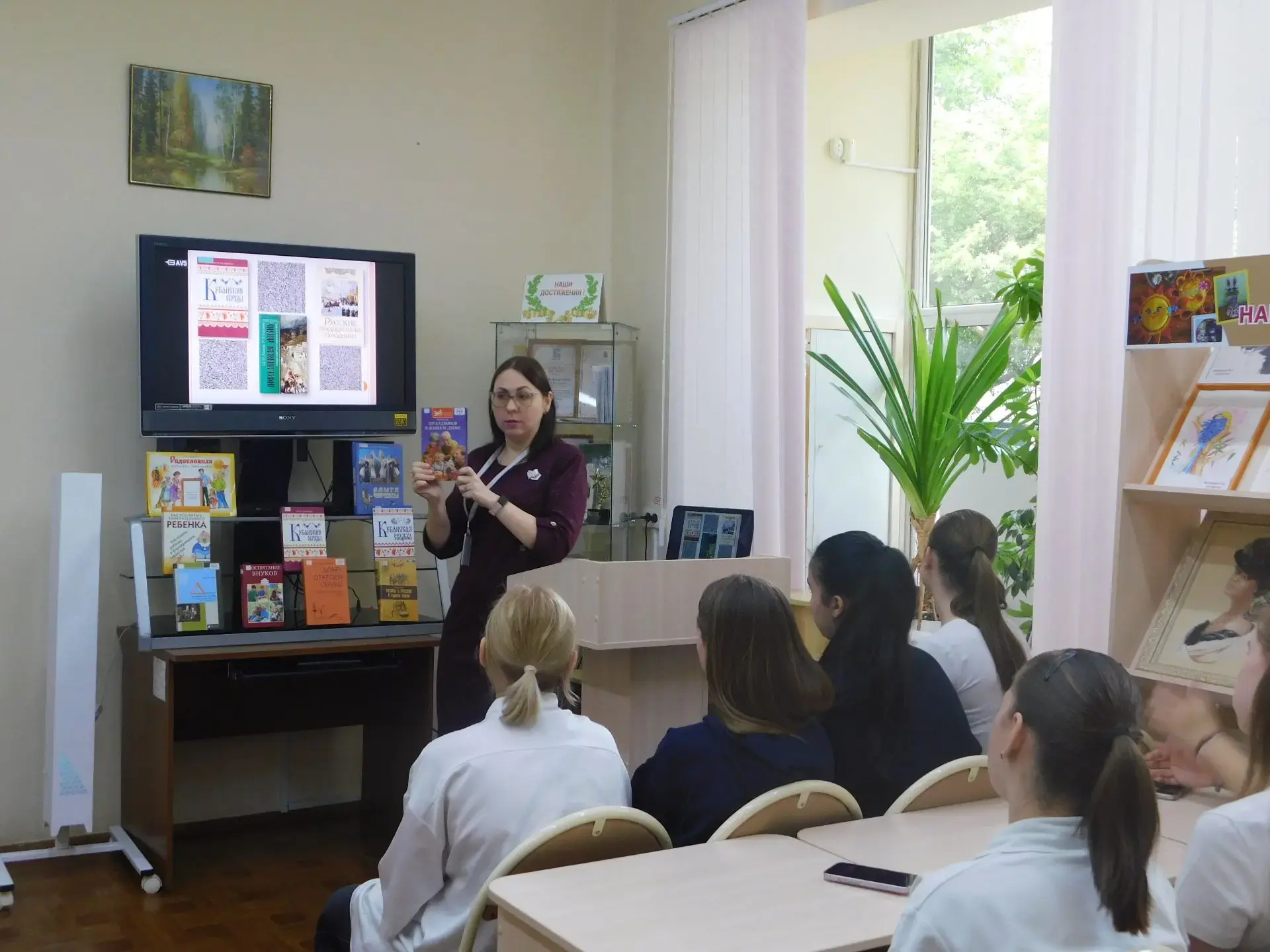 📚 9В класс посетил библиотеку Кузнецова!  Наши ребята — большие молодцы! Сегодня они с огромным инте